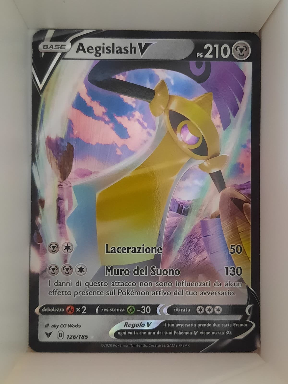 Aegislash V 126/185 - Carta Holo Foil Near Mint Pokemon Voltaggio Sfolgorante