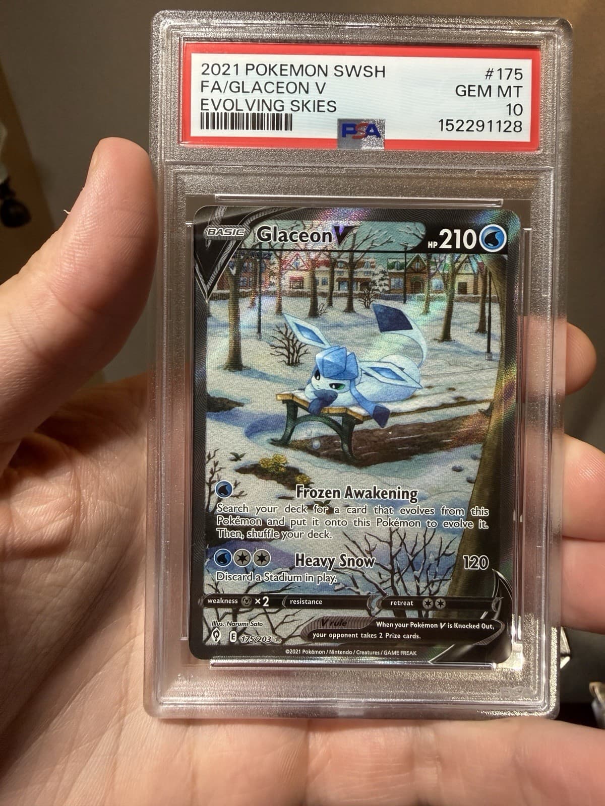 Pokemon Glaceon V 175/203 Evolving Skies PSA 10