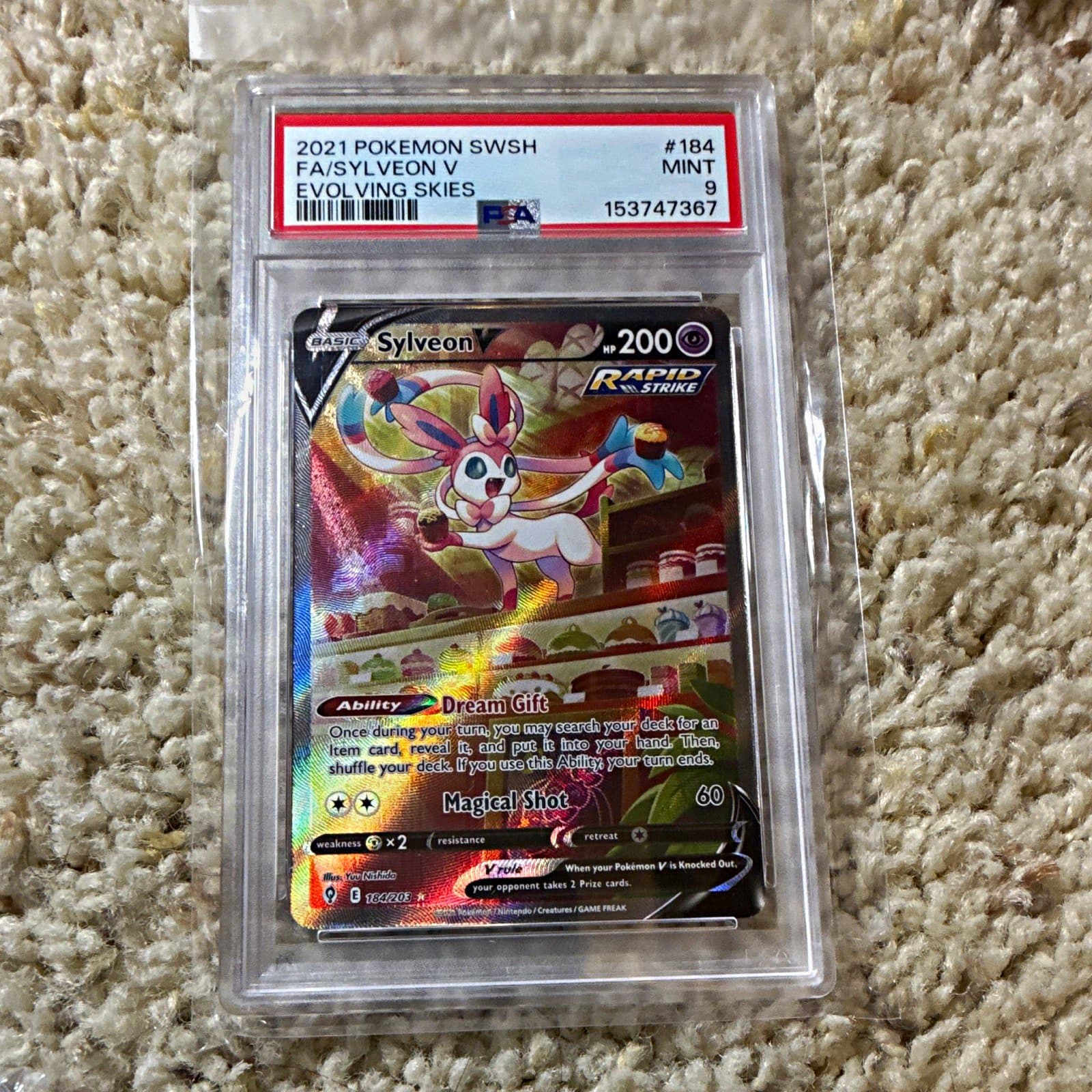 The Pokémon Company Sylveon V 184/203 Evolving Skies PSA 9 Ultra Rare Holo EN