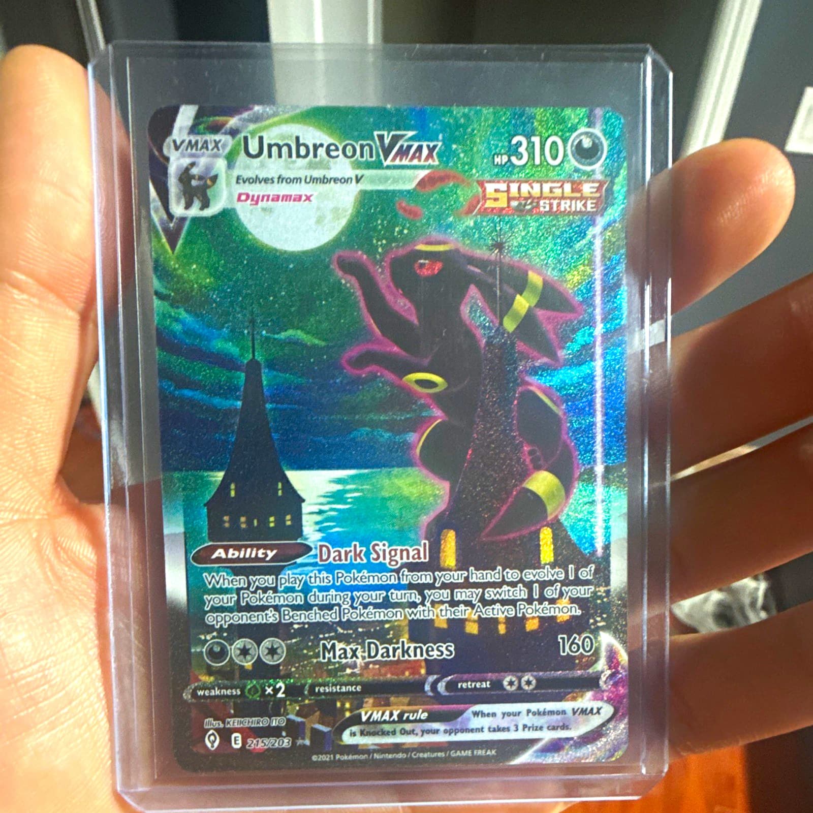The Pokémon Company Umbreon VMAX 215/203 Evolving Skies Secret Rare Alt Art Holo