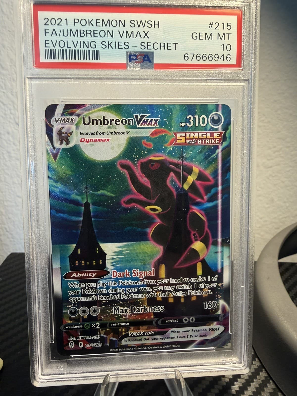 PSA 10 GEM MINT Umbreon VMAX 215/203 Alt Art Evolving Skies Pokemon - Moonbreon