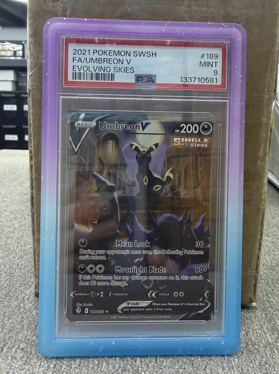 Umbreon V (Alternate Full Art) 189/203 SWSH07: Evolving Skies Holo PSA 9