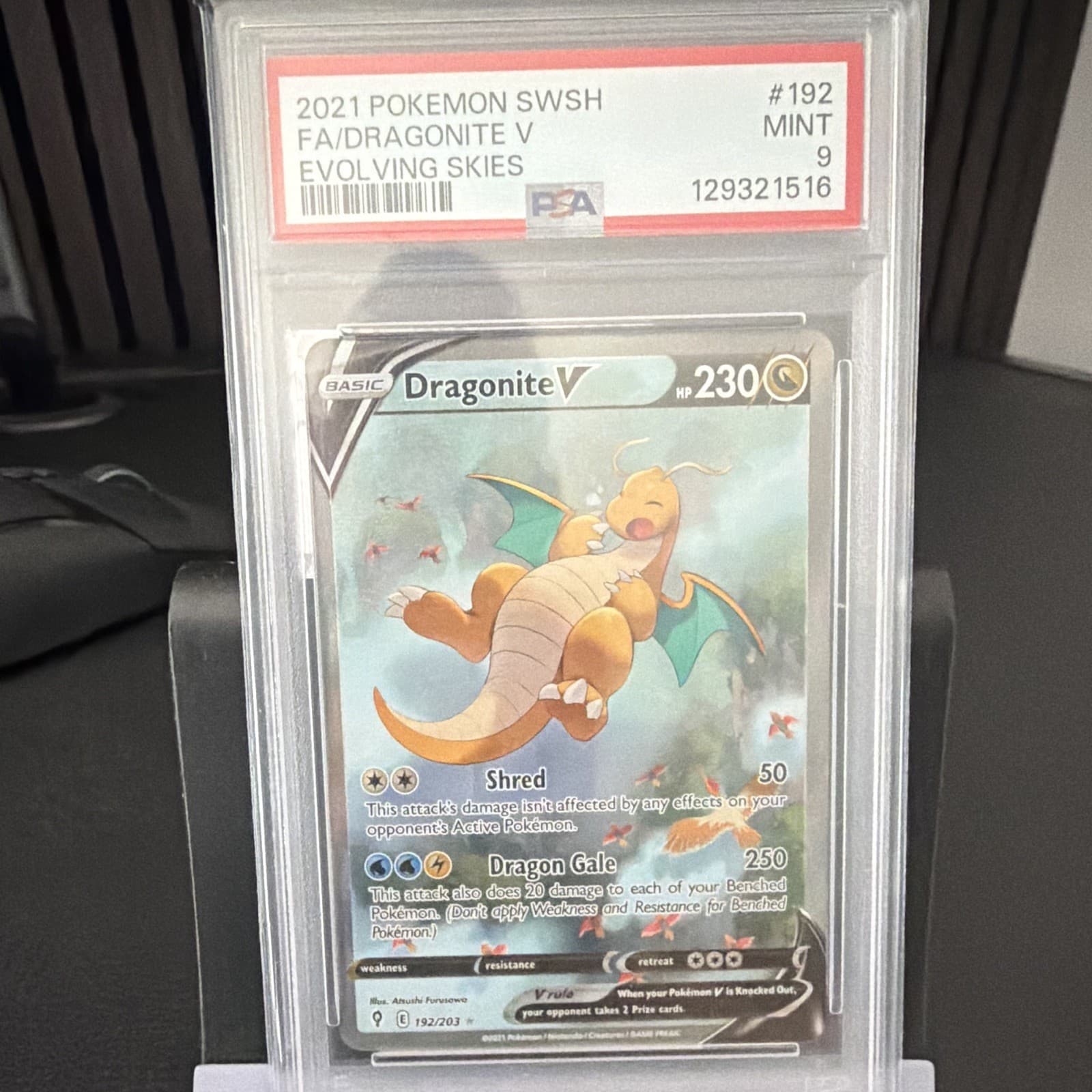 Pokemon TCG PSA 9 2021 Dragonite V 192/203 Evolving Skies Full Art Holo ENG