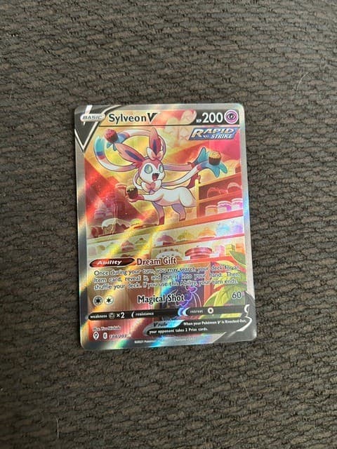 Sylveon V (Alternate Full Art) 184/203 SWSH07: Evolving Skies Holo
