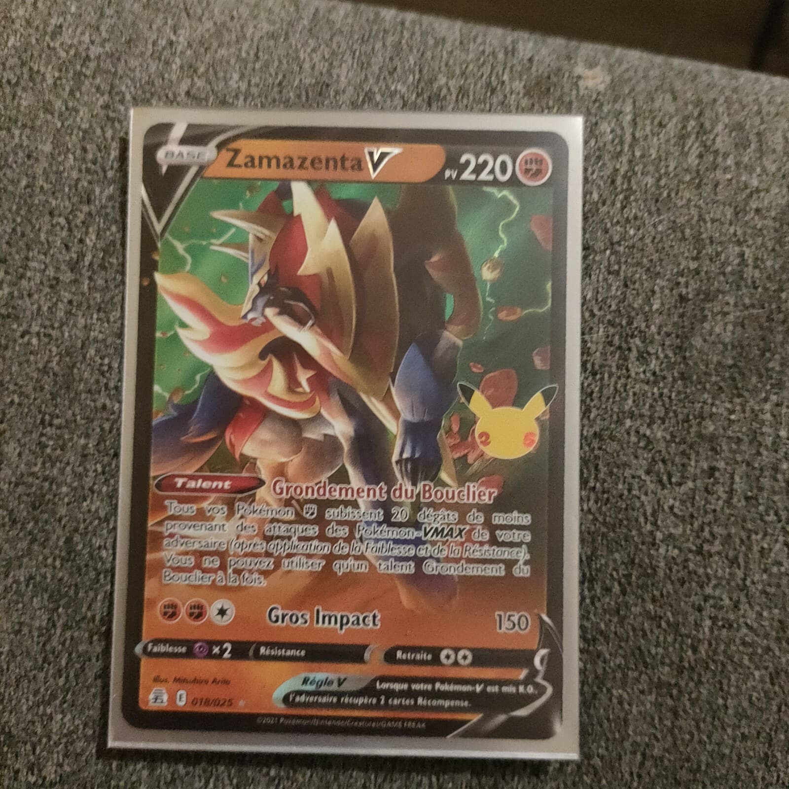 Carte pokemon 25 ans célébrations Zamazenta V 18/25, FR