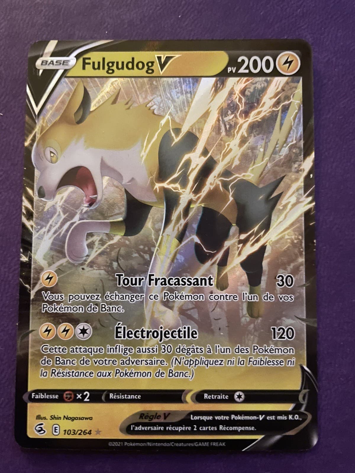 Carte Pokémon Fulgudog-V 103/264 Poing de Fusion Français