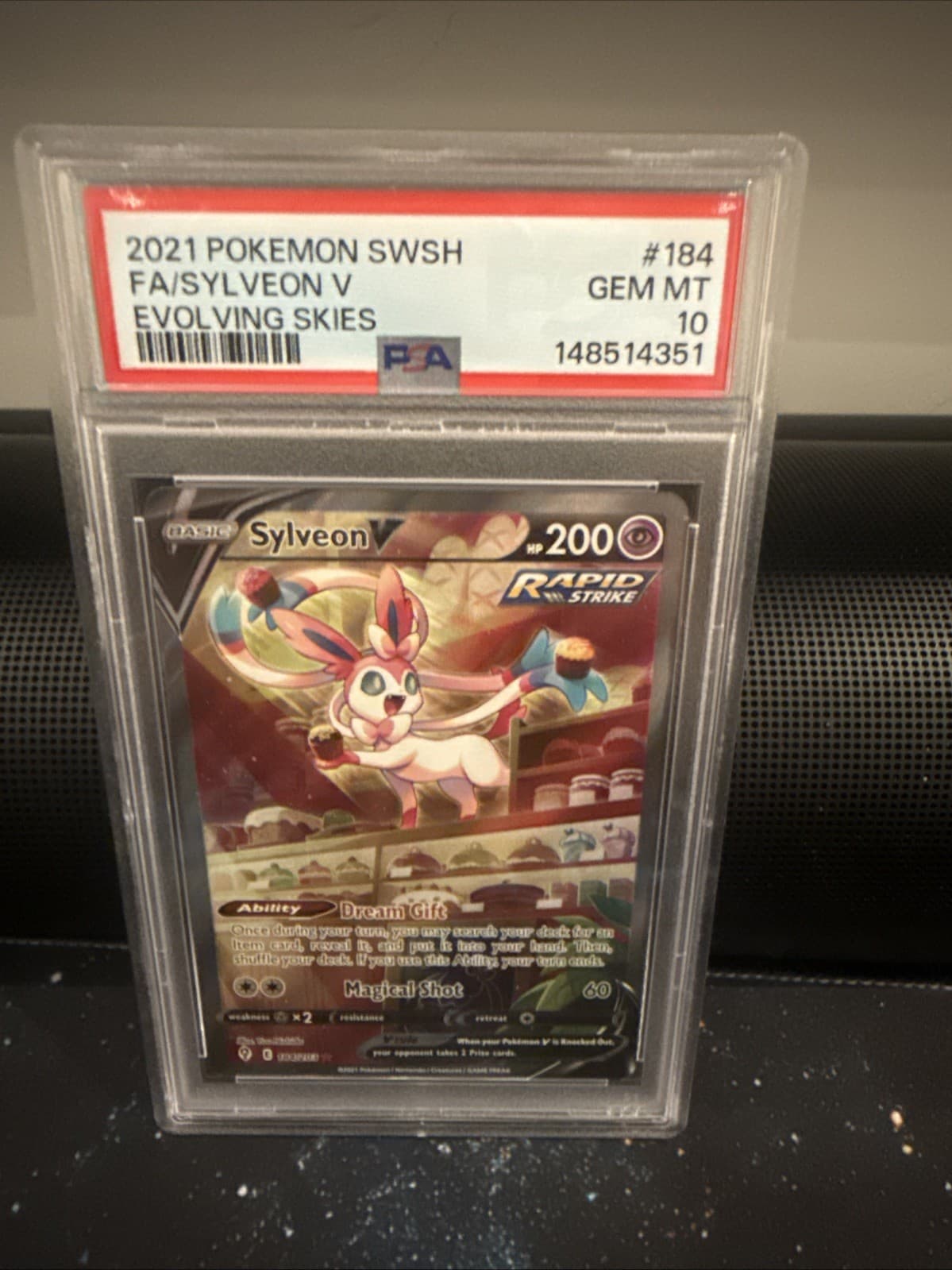 Pokemon 2021 SWSH FA/SYLVEON v Evolving Skies #184 PSA 10