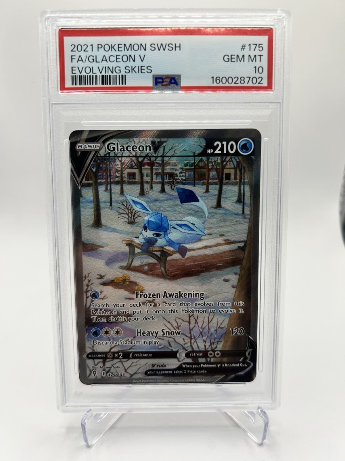 Glaceon V 175/203 | Evolving Skies | Pokemon TCG - 2021 | PSA 10