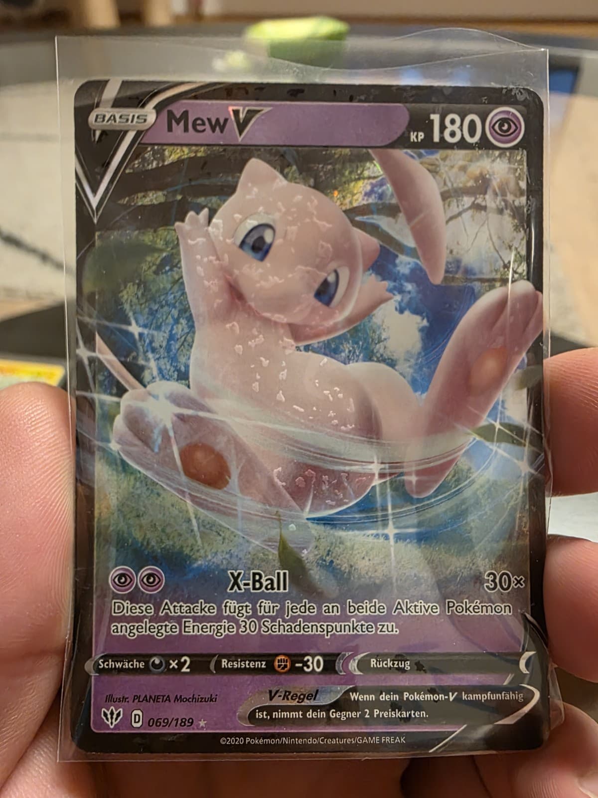 Pokémon - Mew V - 69/189 - Ultra Rare Sword & Shield Darkness Ablaze Einzelkarte
