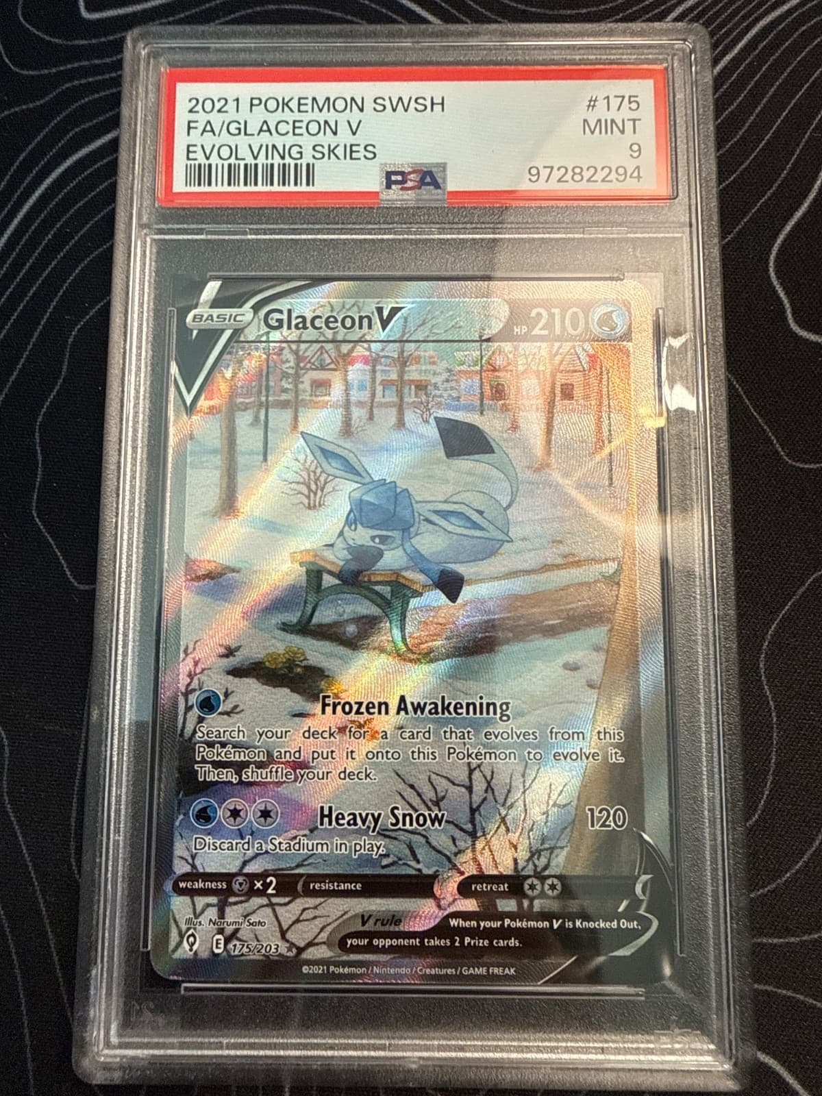 Pokemon TCG 2021 SWSH Evolving Skies Glaceon V 175/203 Alt Full Art Holo PSA 9