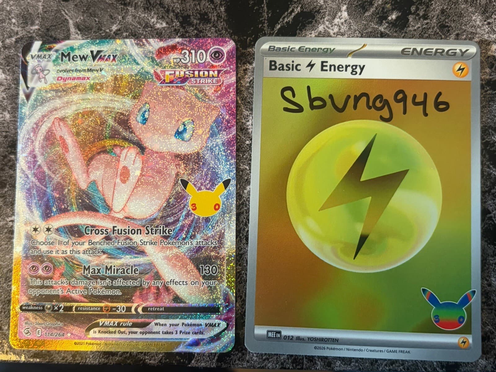 Pokemon Mew VMAX 114/264 Swsh08: Fusion Strike Holo Card PSA 10 CONDITION