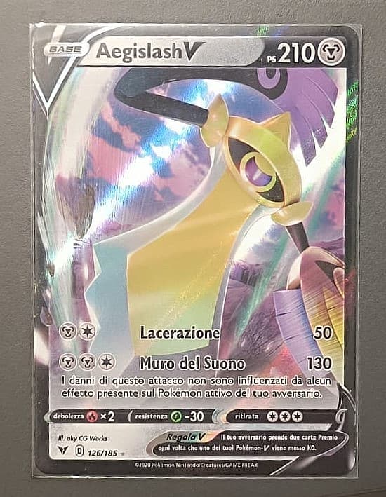 Aegislash V 126/185 - Carta Holo Foil Near Mint Pokemon Voltaggio Sfolgorante