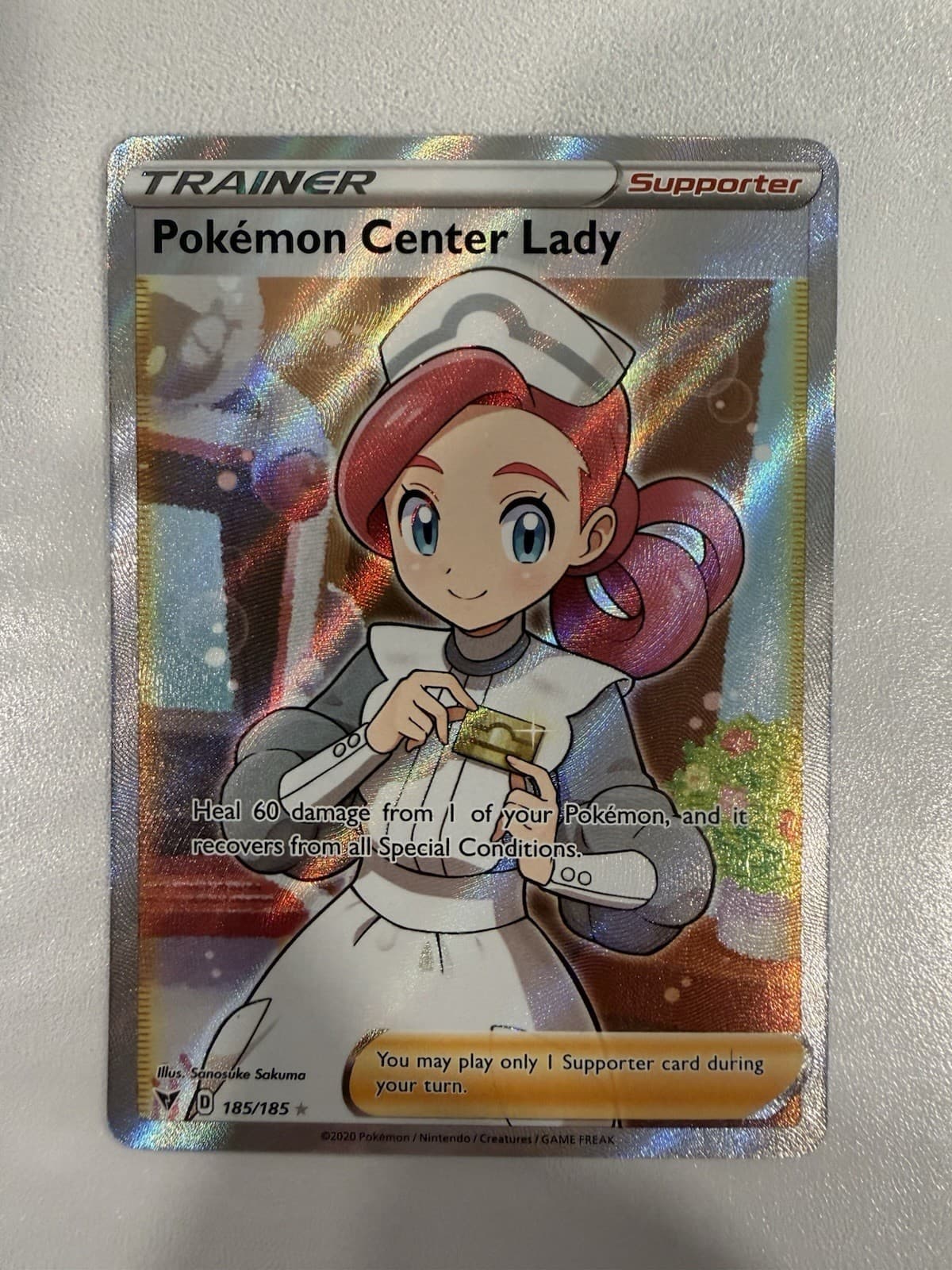 The Pokémon Company Pokemon Center Lady 185/185 Vivid Voltage Holo UR EN FA