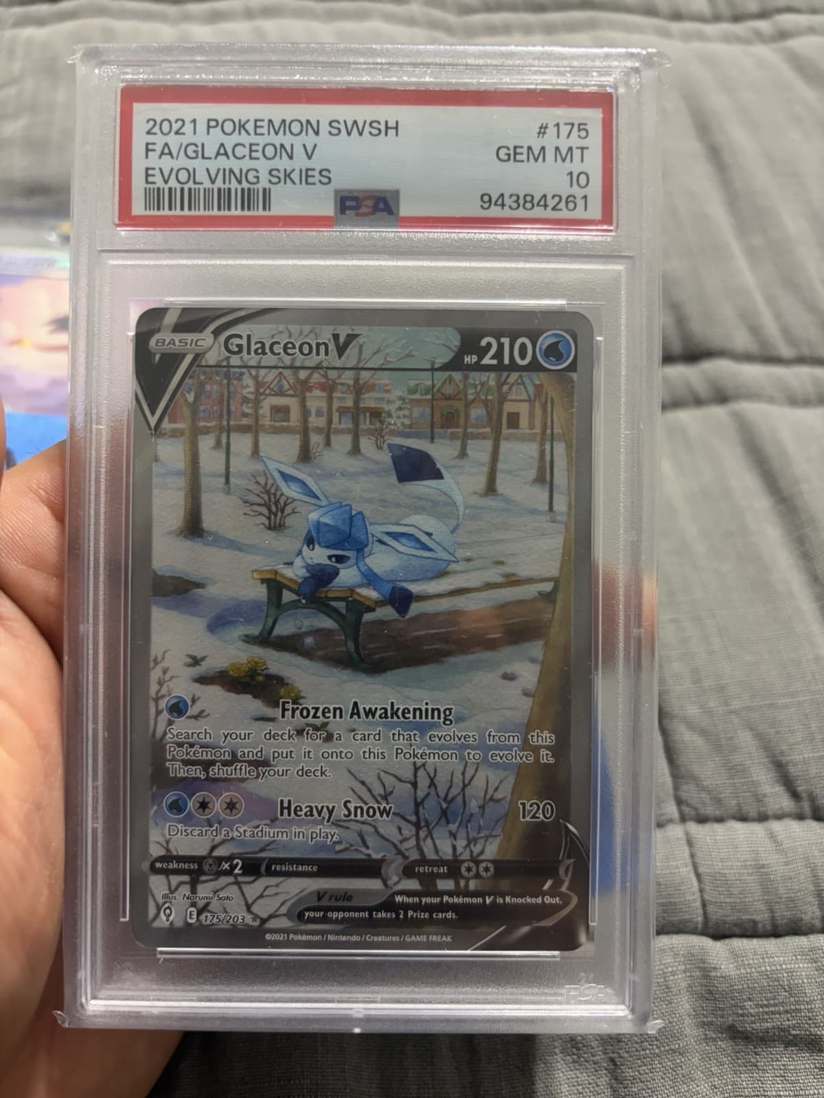 Glaceon V 175/203 SWSH07 Evolving Skies Ultra Rare Full Art Holo PSA 10