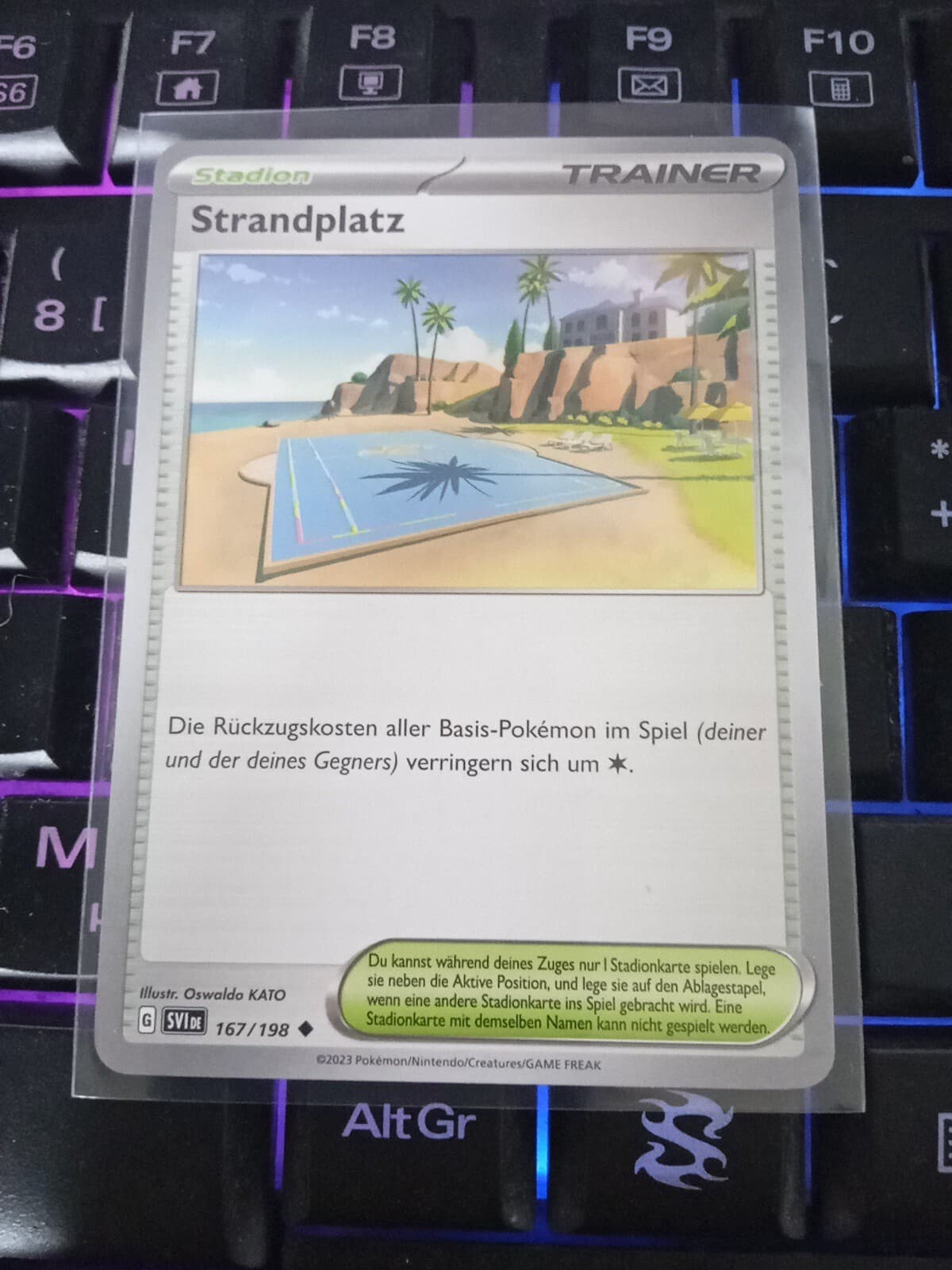 Pokemon 167/198 Trainer Strandplatz Karmesin und Purpur Deutsch