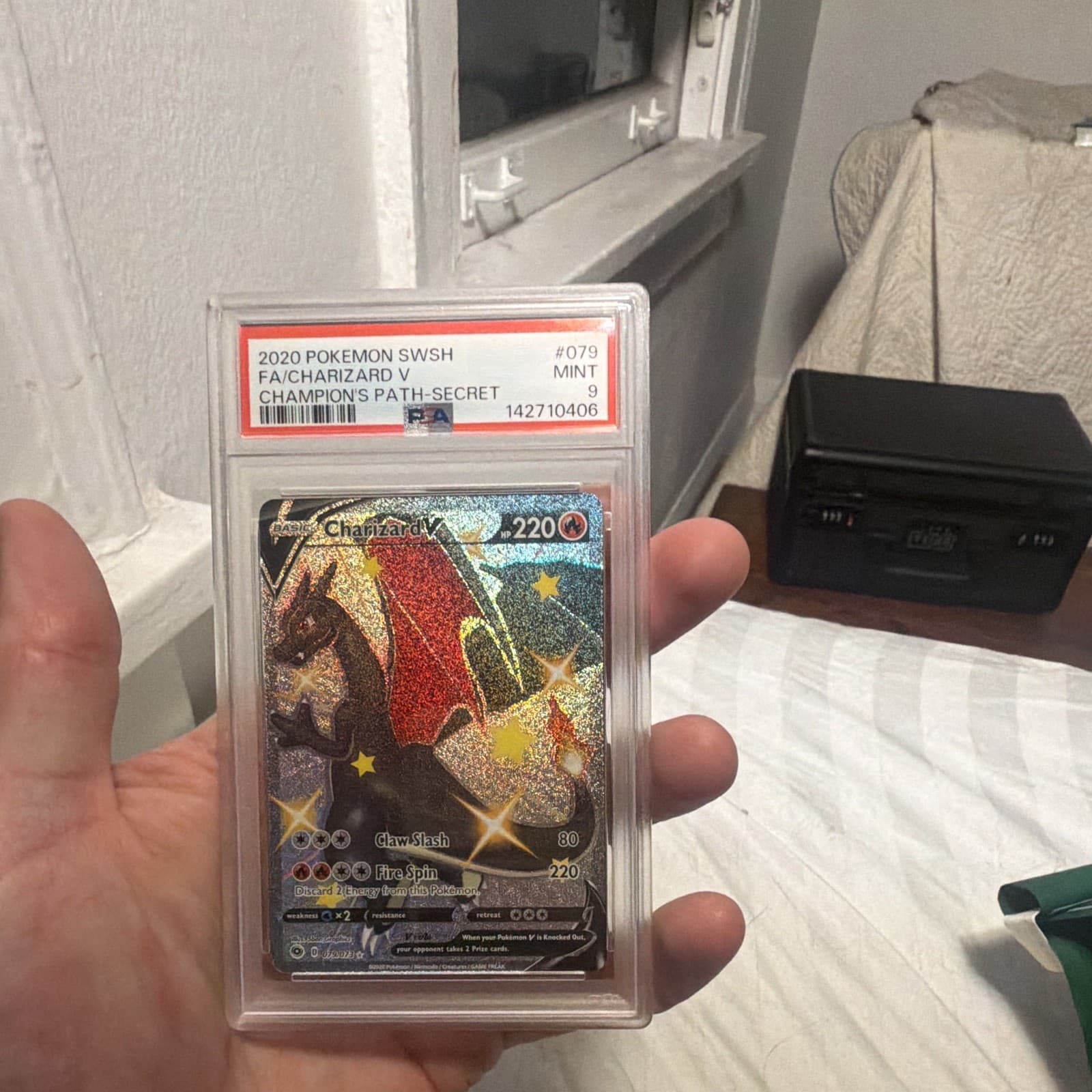 Pokémon TCG Charizard V 79/73 Champions Path Secret Rare Holo EN 2020 PSA 9