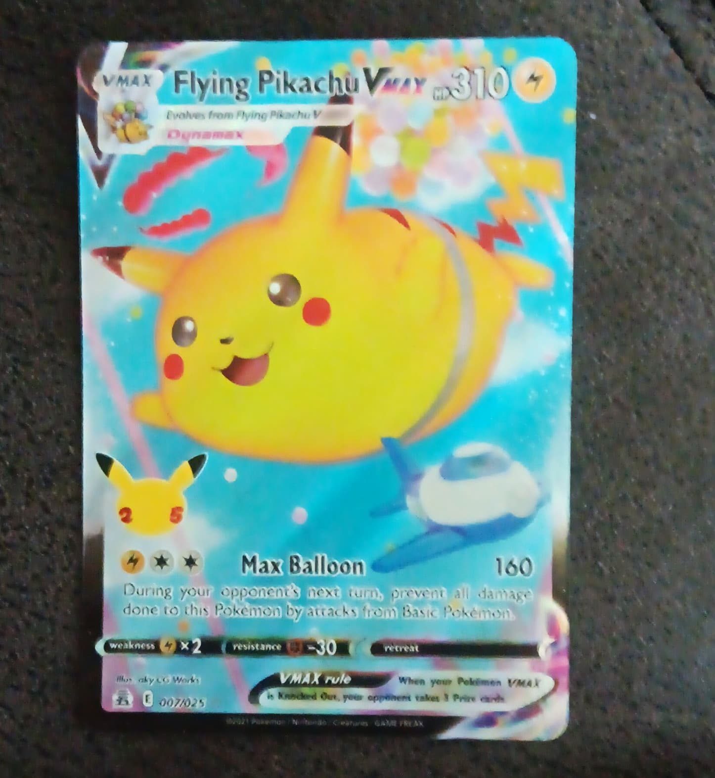 The Pokémon Company Pokemon TCG Flying Pikachu VMAX 007/025 Holo UR EN 2021